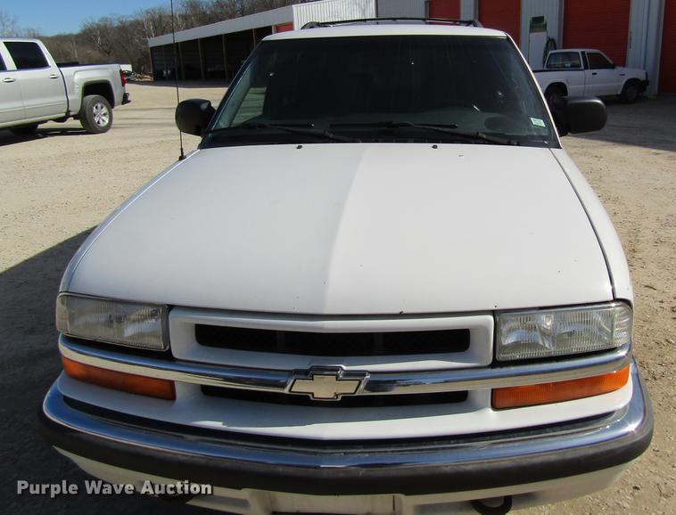 image for item DF9470 2001 Chevrolet Blazer SUV