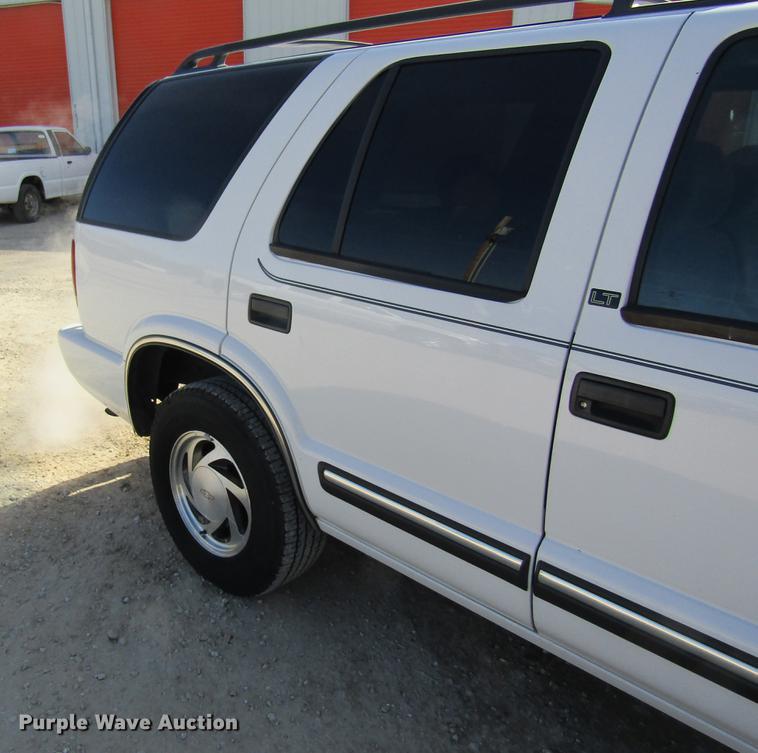 image for item DF9470 2001 Chevrolet Blazer SUV