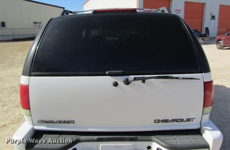 image for item DF9470 2001 Chevrolet Blazer SUV
