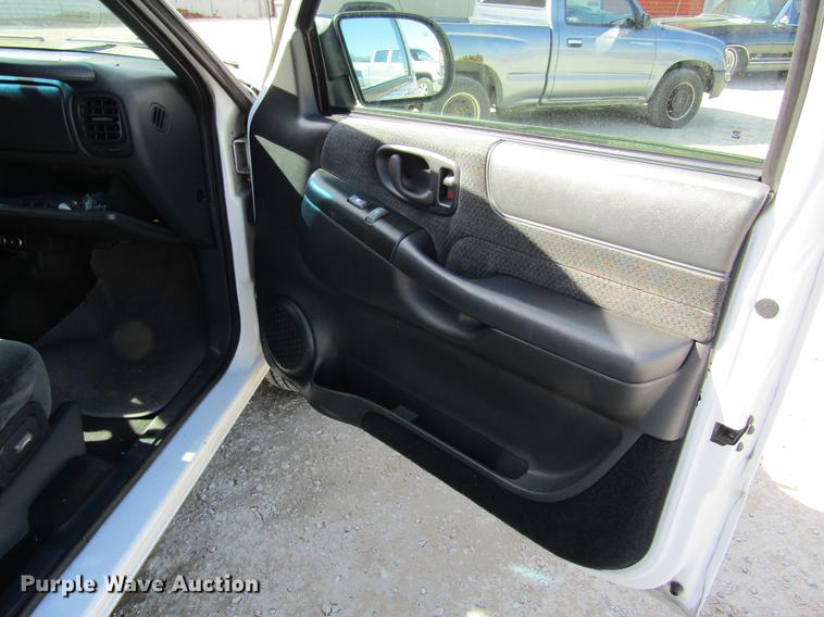 image for item DF9470 2001 Chevrolet Blazer SUV