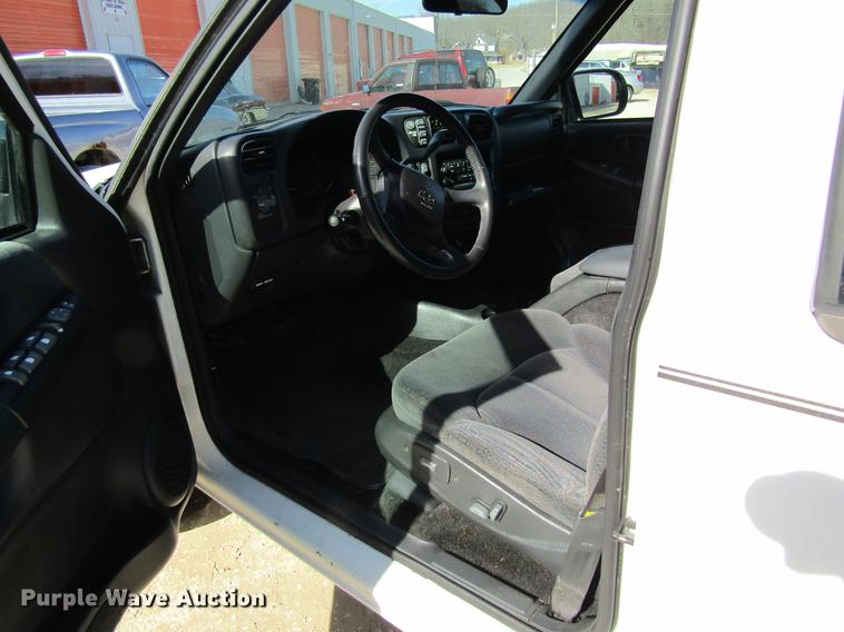 image for item DF9470 2001 Chevrolet Blazer SUV