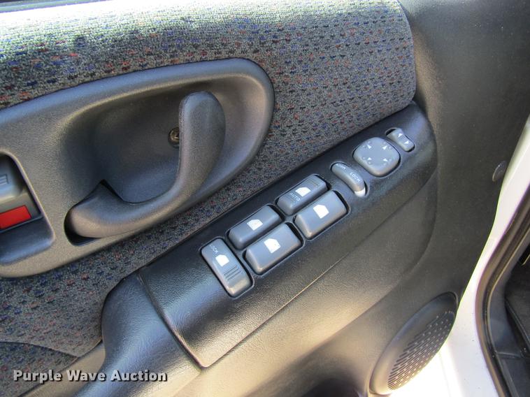 image for item DF9470 2001 Chevrolet Blazer SUV