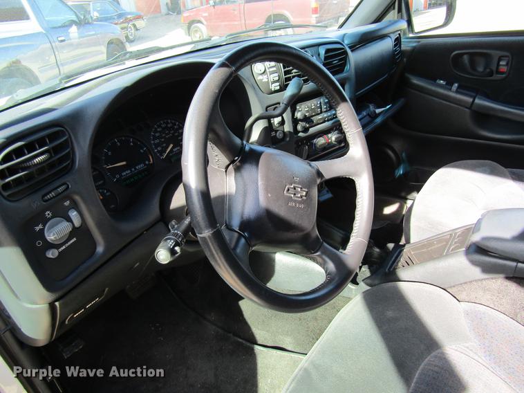 image for item DF9470 2001 Chevrolet Blazer SUV