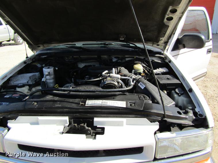 image for item DF9470 2001 Chevrolet Blazer SUV