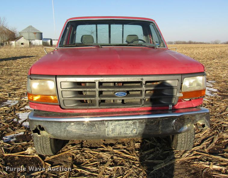 image for item DF9481 1994 Ford F250 flatbed pickup truck