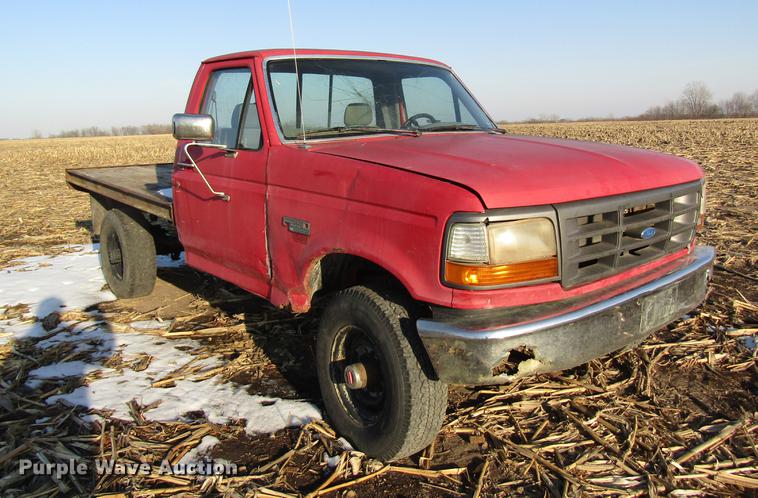 image for item DF9481 1994 Ford F250 flatbed pickup truck