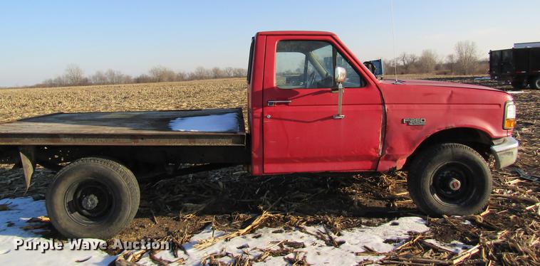 image for item DF9481 1994 Ford F250 flatbed pickup truck