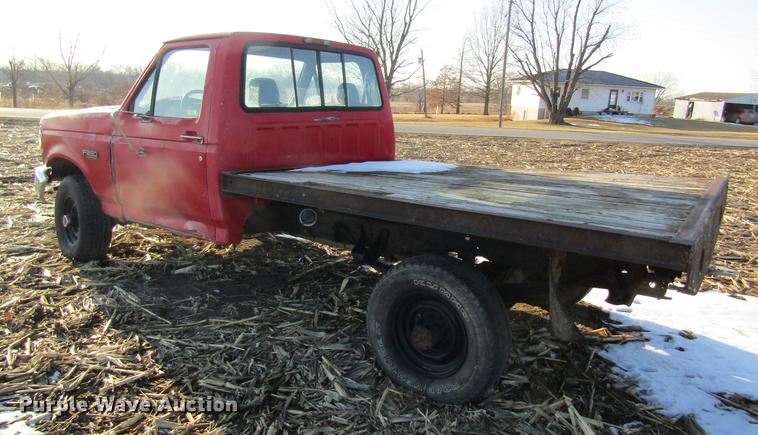 image for item DF9481 1994 Ford F250 flatbed pickup truck