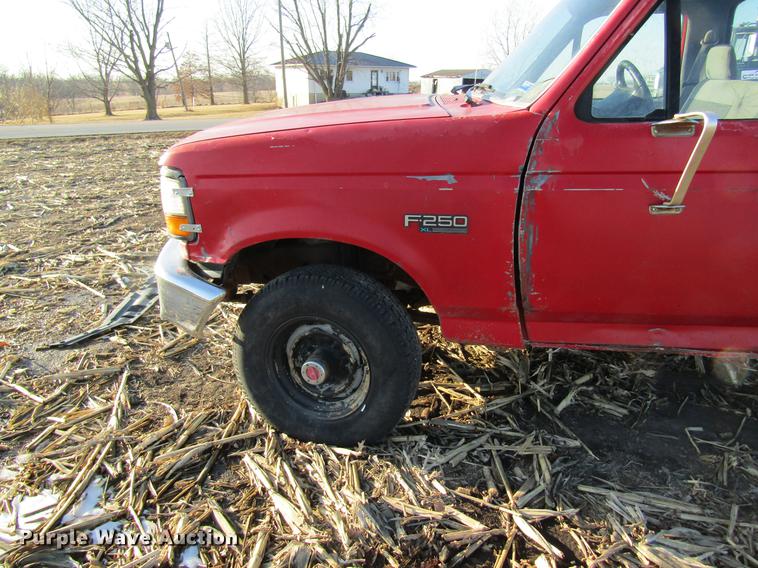 image for item DF9481 1994 Ford F250 flatbed pickup truck