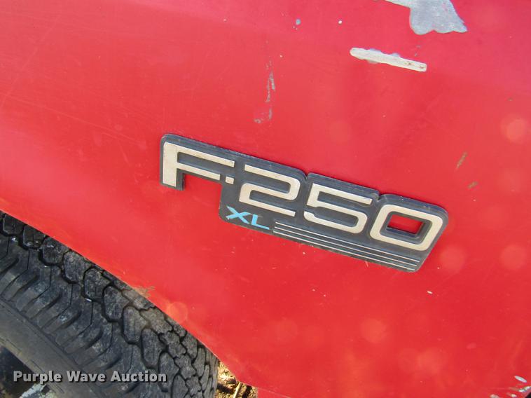 image for item DF9481 1994 Ford F250 flatbed pickup truck