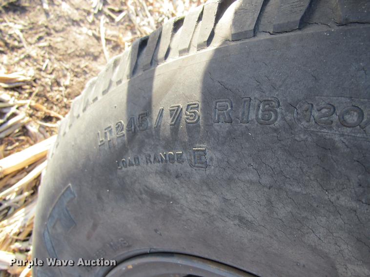 image for item DF9481 1994 Ford F250 flatbed pickup truck