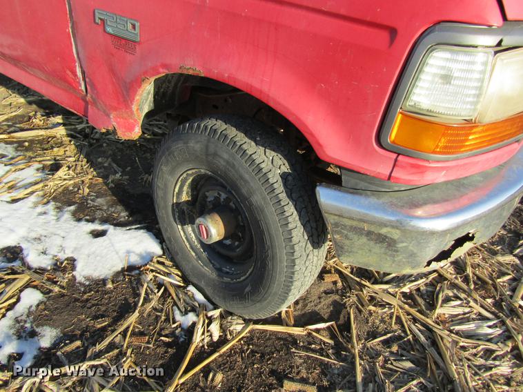 image for item DF9481 1994 Ford F250 flatbed pickup truck