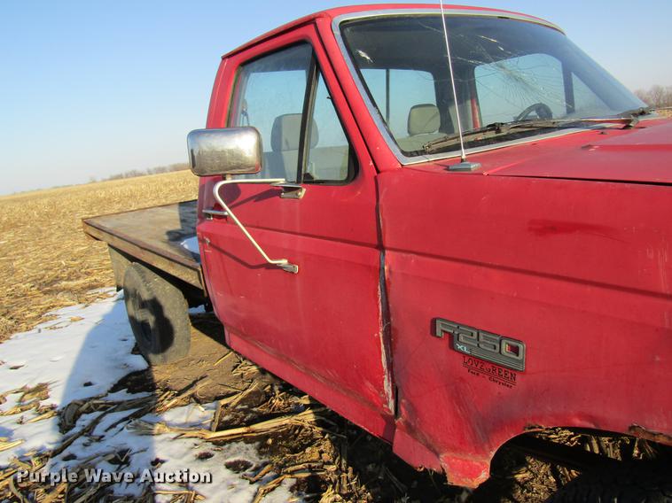 image for item DF9481 1994 Ford F250 flatbed pickup truck