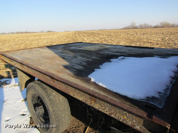 image for item DF9481 1994 Ford F250 flatbed pickup truck