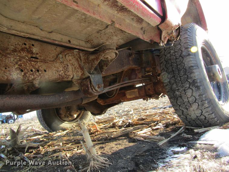 image for item DF9481 1994 Ford F250 flatbed pickup truck