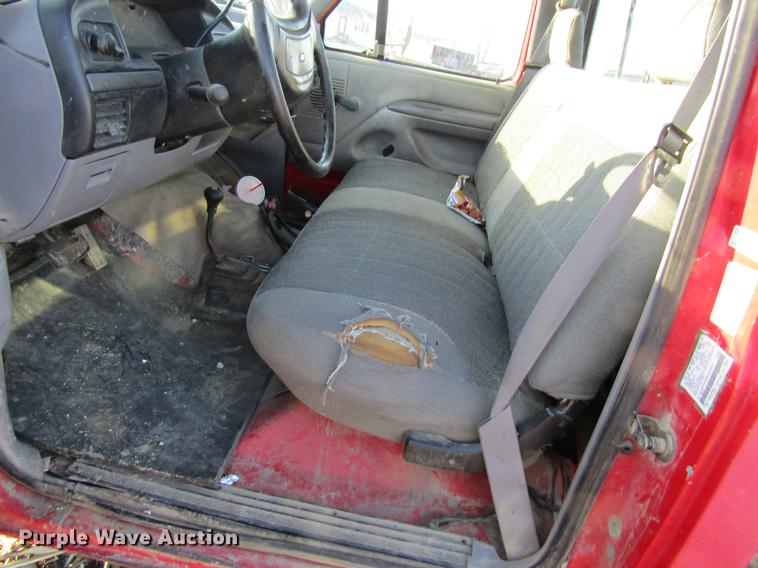 image for item DF9481 1994 Ford F250 flatbed pickup truck