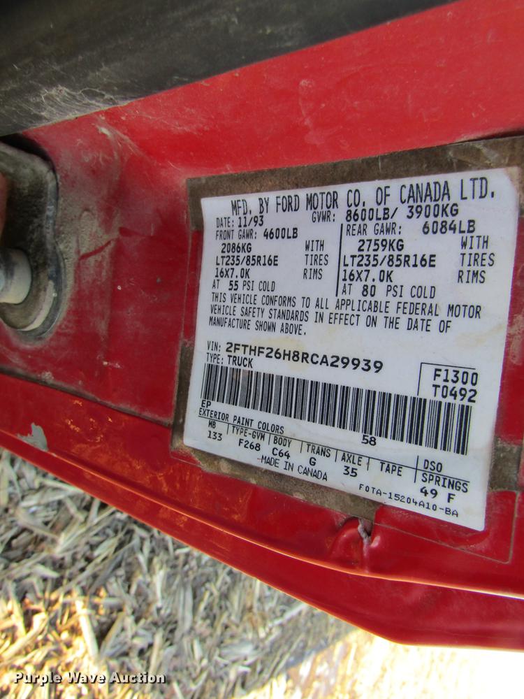 image for item DF9481 1994 Ford F250 flatbed pickup truck