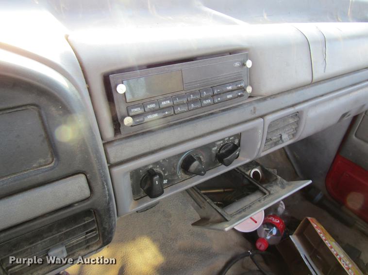 image for item DF9481 1994 Ford F250 flatbed pickup truck