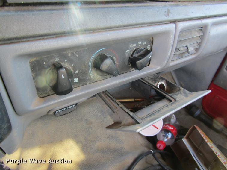 image for item DF9481 1994 Ford F250 flatbed pickup truck