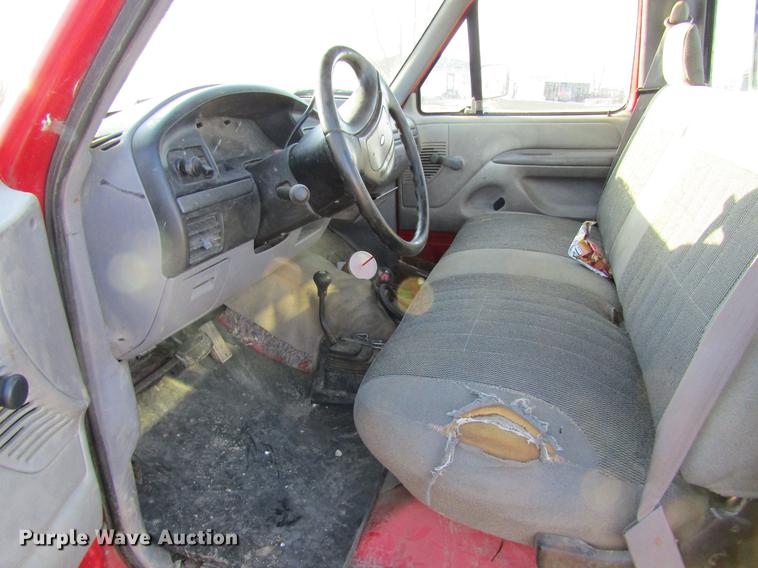 image for item DF9481 1994 Ford F250 flatbed pickup truck