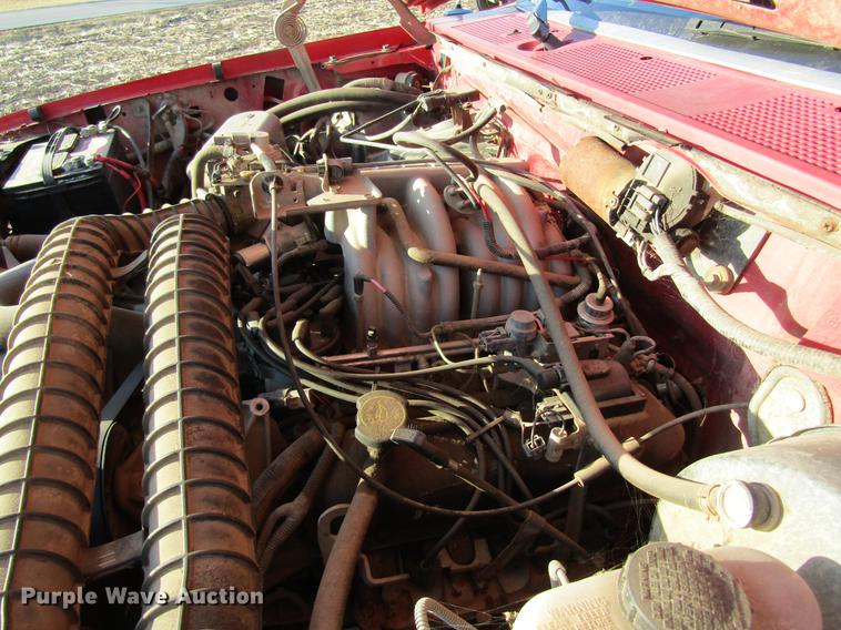 image for item DF9481 1994 Ford F250 flatbed pickup truck