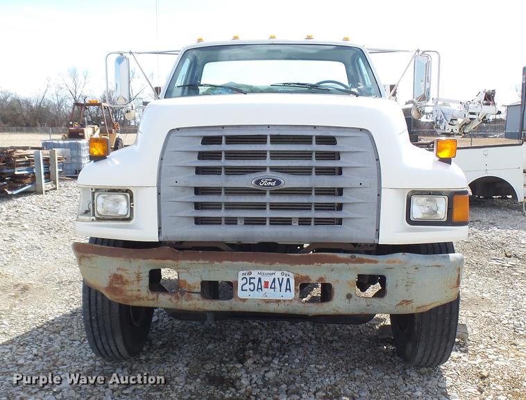 image for item DP9590 1998 Ford F800 Super Duty truck cab and chassis