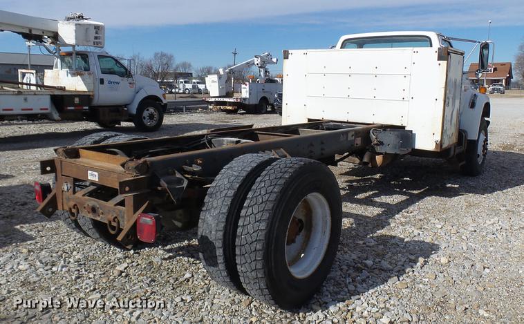 image for item DP9590 1998 Ford F800 Super Duty truck cab and chassis
