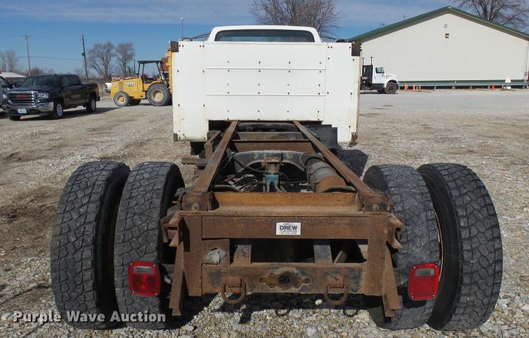 image for item DP9590 1998 Ford F800 Super Duty truck cab and chassis