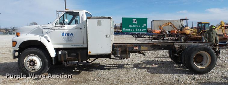 image for item DP9590 1998 Ford F800 Super Duty truck cab and chassis