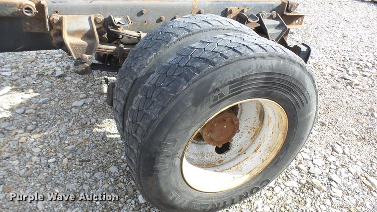 image for item DP9590 1998 Ford F800 Super Duty truck cab and chassis