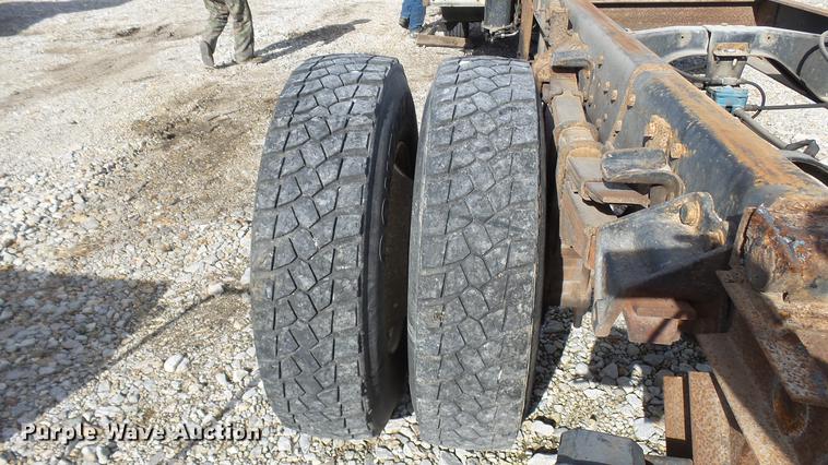 image for item DP9590 1998 Ford F800 Super Duty truck cab and chassis