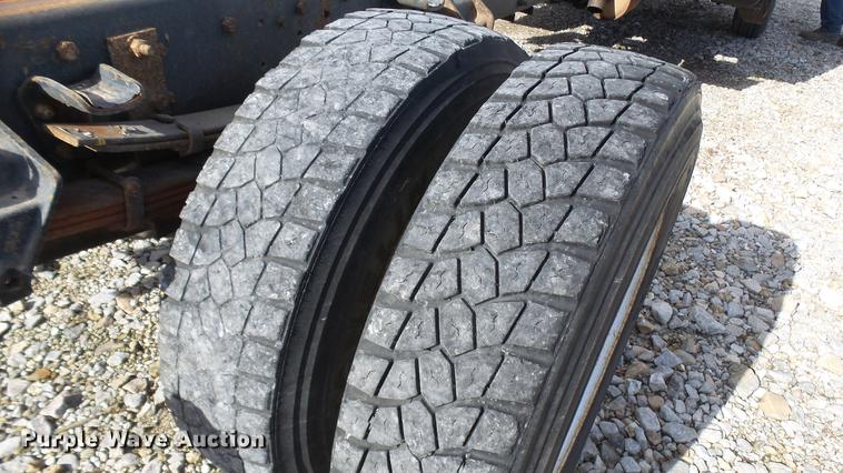 image for item DP9590 1998 Ford F800 Super Duty truck cab and chassis