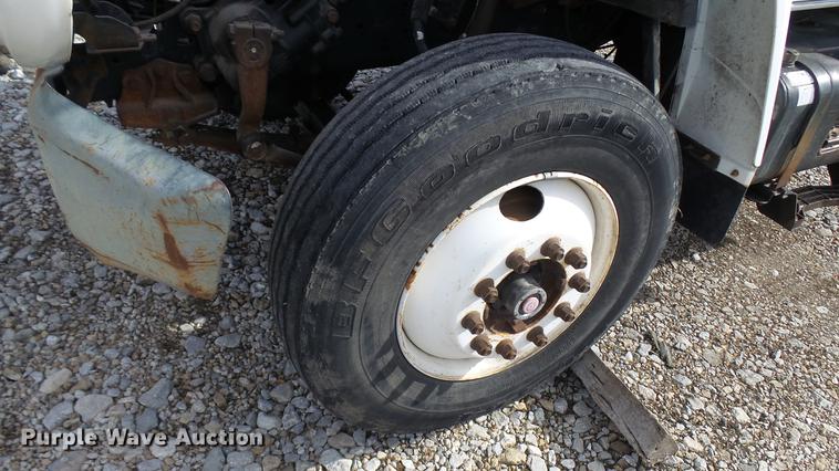 image for item DP9590 1998 Ford F800 Super Duty truck cab and chassis