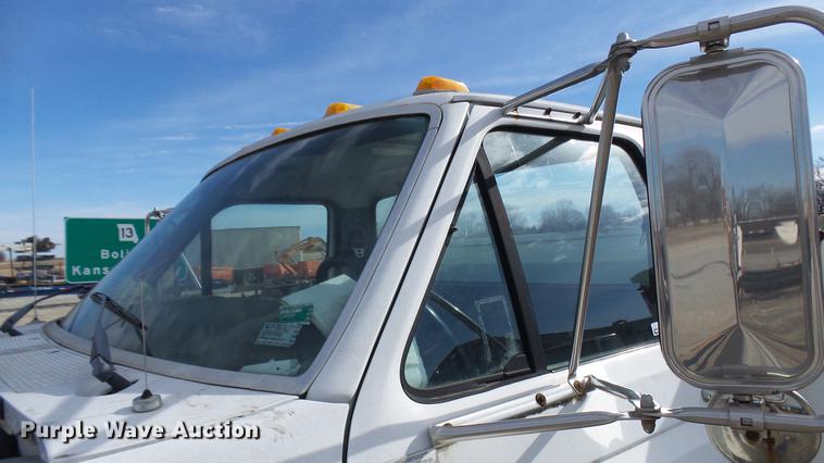 image for item DP9590 1998 Ford F800 Super Duty truck cab and chassis