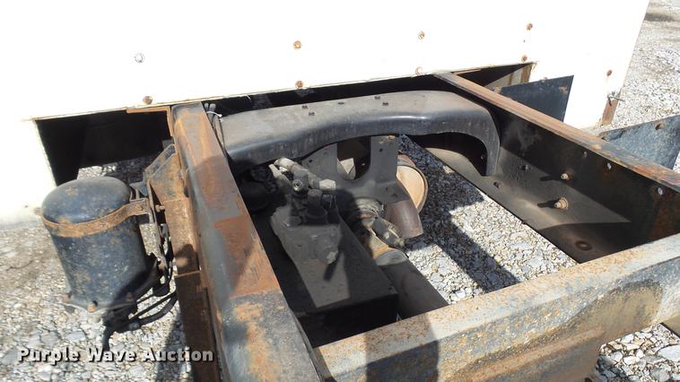 image for item DP9590 1998 Ford F800 Super Duty truck cab and chassis