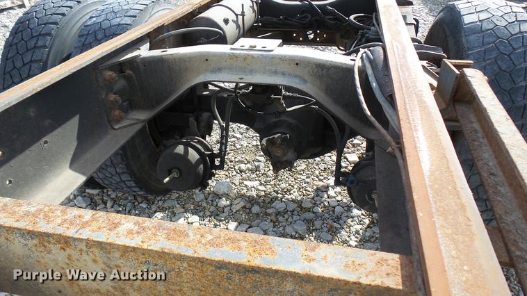 image for item DP9590 1998 Ford F800 Super Duty truck cab and chassis