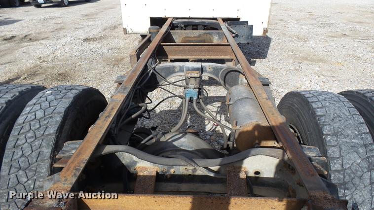 image for item DP9590 1998 Ford F800 Super Duty truck cab and chassis