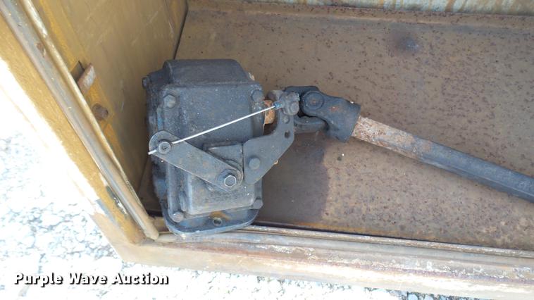 image for item DP9590 1998 Ford F800 Super Duty truck cab and chassis