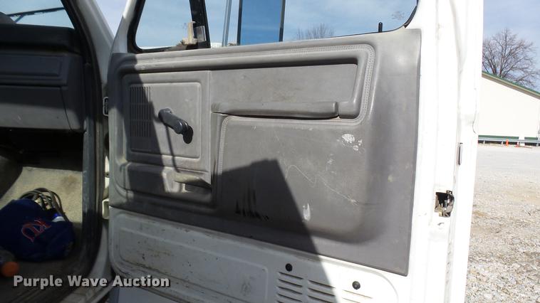 image for item DP9590 1998 Ford F800 Super Duty truck cab and chassis