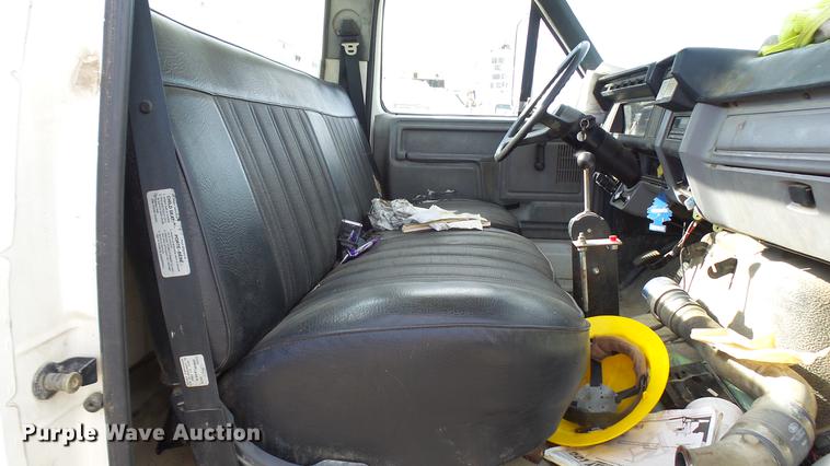 image for item DP9590 1998 Ford F800 Super Duty truck cab and chassis