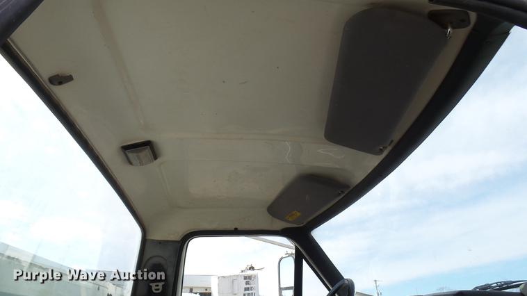 image for item DP9590 1998 Ford F800 Super Duty truck cab and chassis