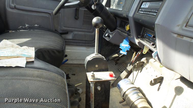 image for item DP9590 1998 Ford F800 Super Duty truck cab and chassis