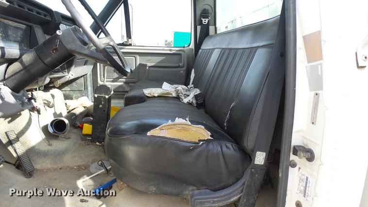 image for item DP9590 1998 Ford F800 Super Duty truck cab and chassis