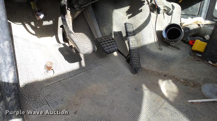 image for item DP9590 1998 Ford F800 Super Duty truck cab and chassis