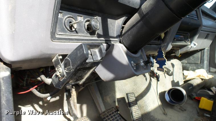 image for item DP9590 1998 Ford F800 Super Duty truck cab and chassis