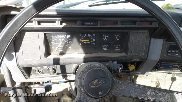 image for item DP9590 1998 Ford F800 Super Duty truck cab and chassis