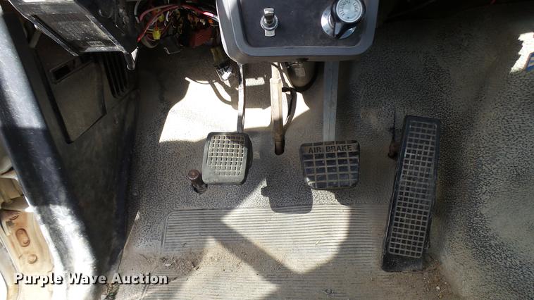 image for item DP9590 1998 Ford F800 Super Duty truck cab and chassis