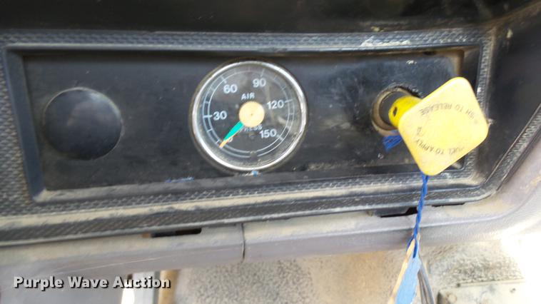 image for item DP9590 1998 Ford F800 Super Duty truck cab and chassis