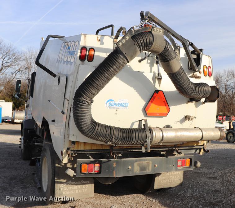 image for item EC9339 2009 GMC T7500 street sweeper truck