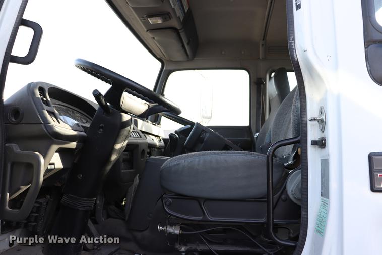 image for item EC9339 2009 GMC T7500 street sweeper truck